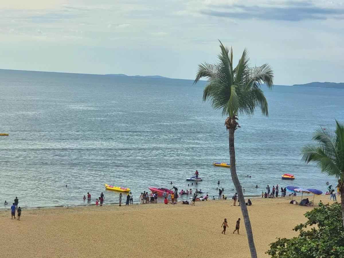 Happy Jomtien - Beachfront Kültér fotó